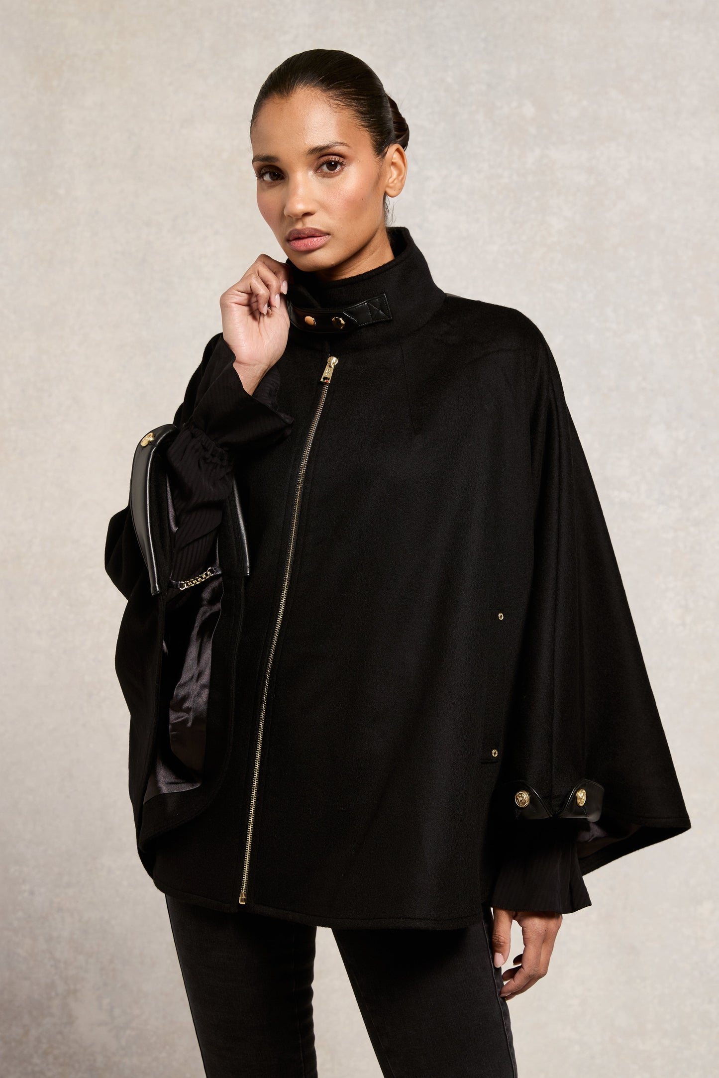 The Classic Cape (Black)