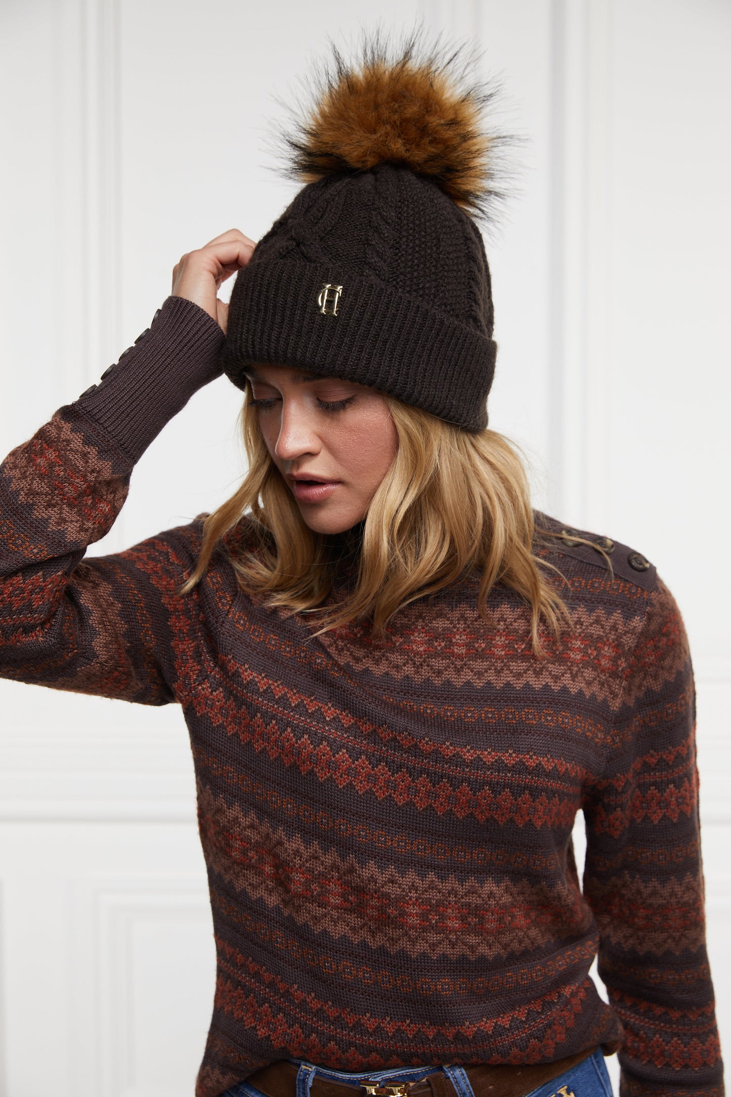 Cortina Bobble Hat (Chocolate)