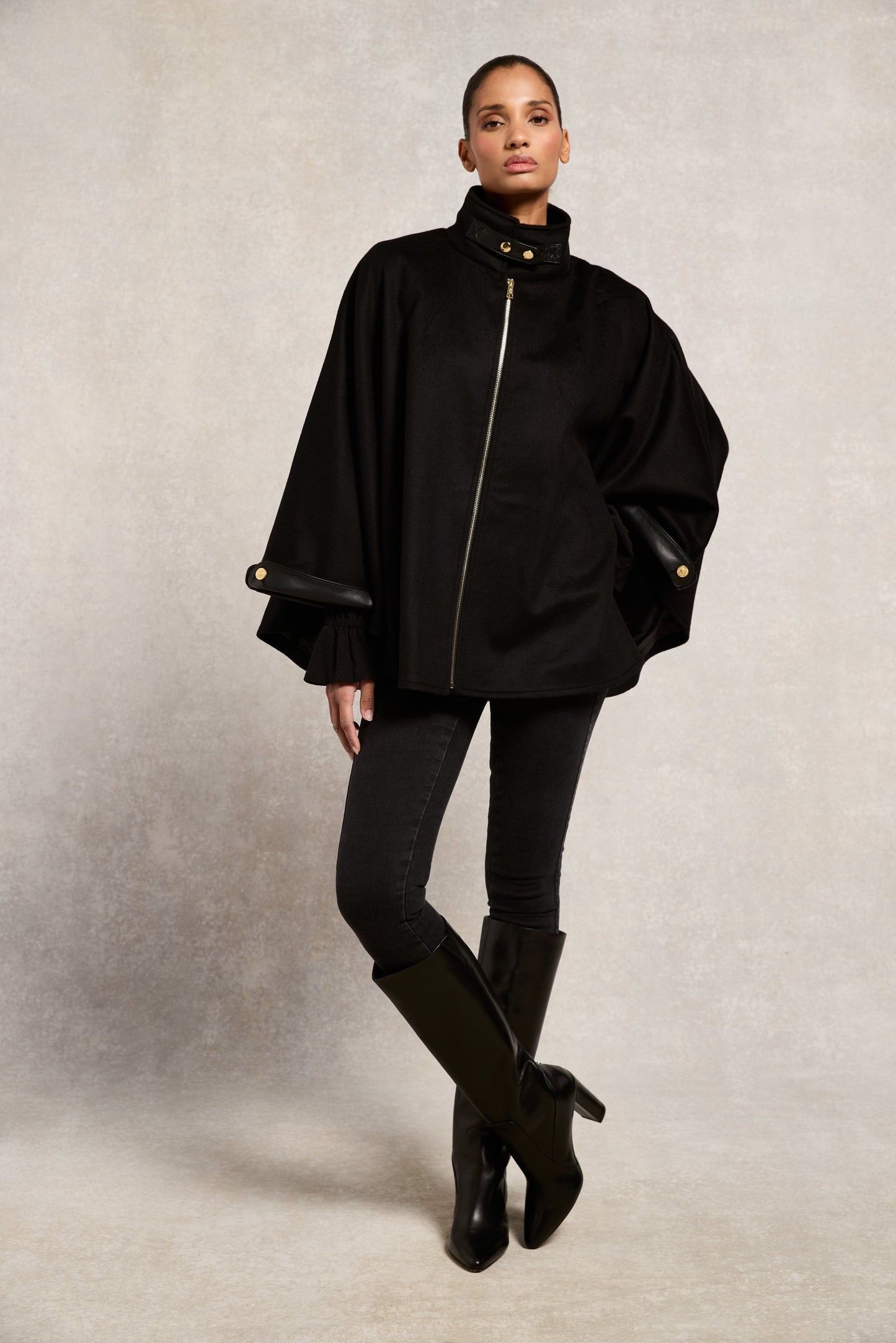 The Classic Cape (Black)