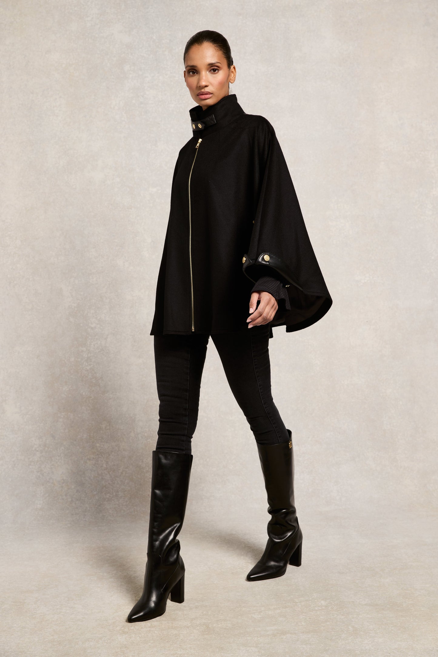 The Classic Cape (Black)