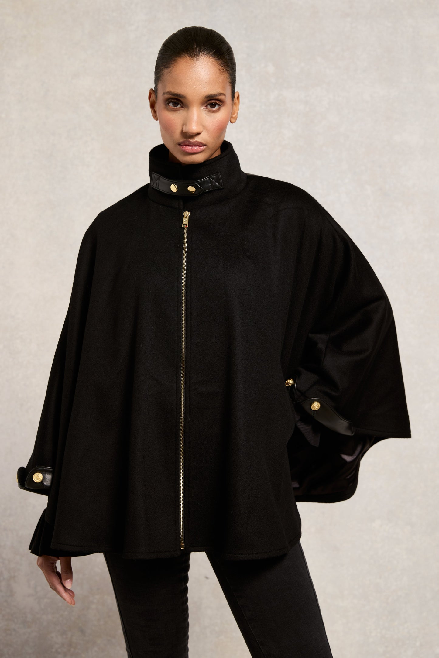 The Classic Cape (Black)