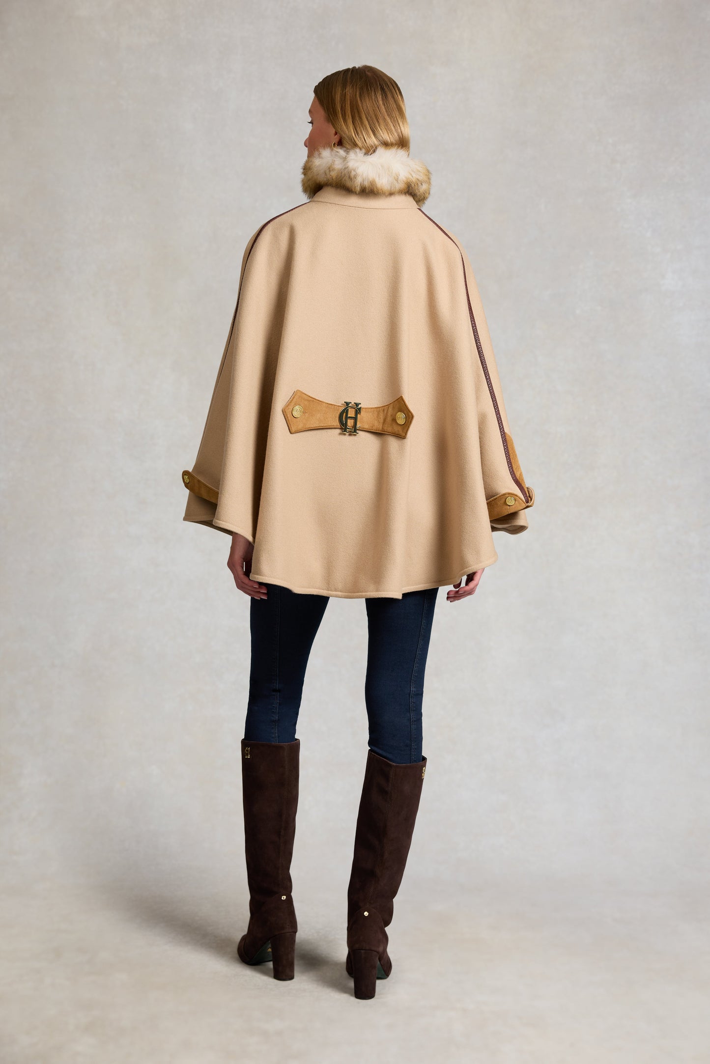 Chiltern Cape (Camel)